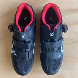 Peloton cycling shoes with cleats